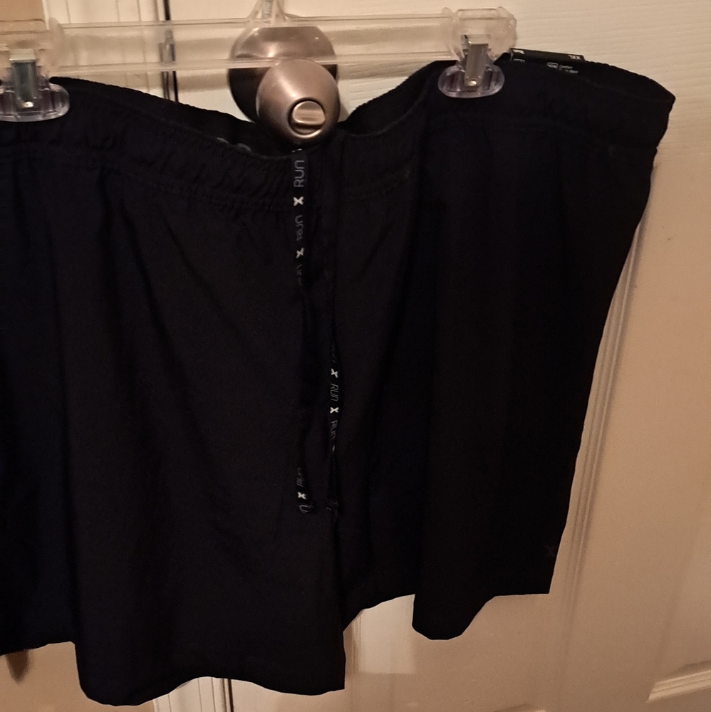 NWT Men's Xersion running short with two zip pockets. No more dangling keys.